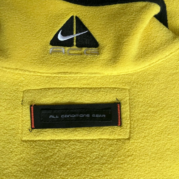 Nike ACG Vest Yellow - Picture 3 of 3